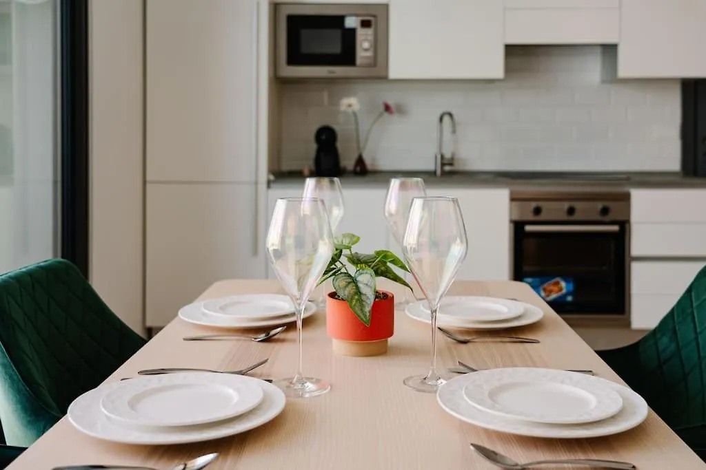Sliema Mainstreet Designer Suite 12 With Shared Rooftop Pool And Bbq Malta