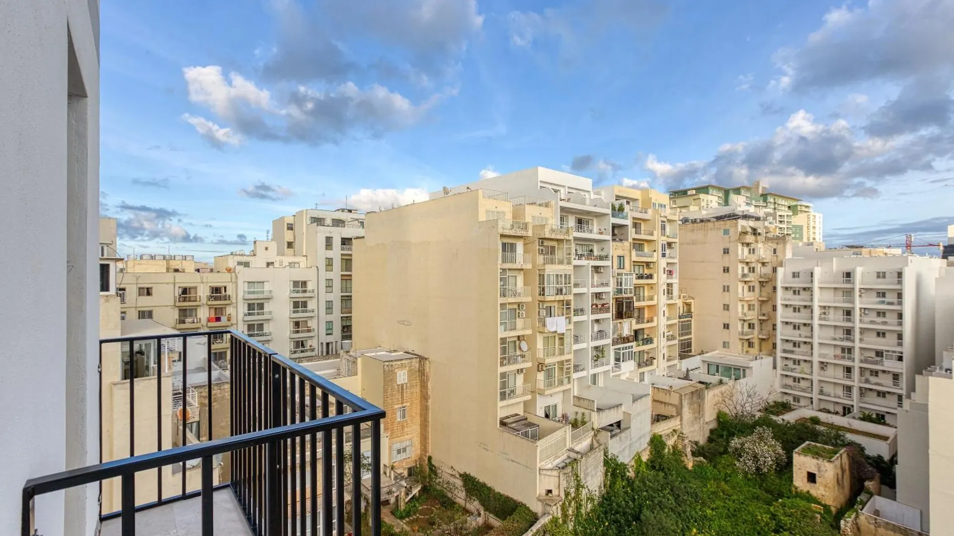 Sliema Mainstreet Designer Suite 12 With Shared Rooftop Pool And Bbq 0*,  Malta