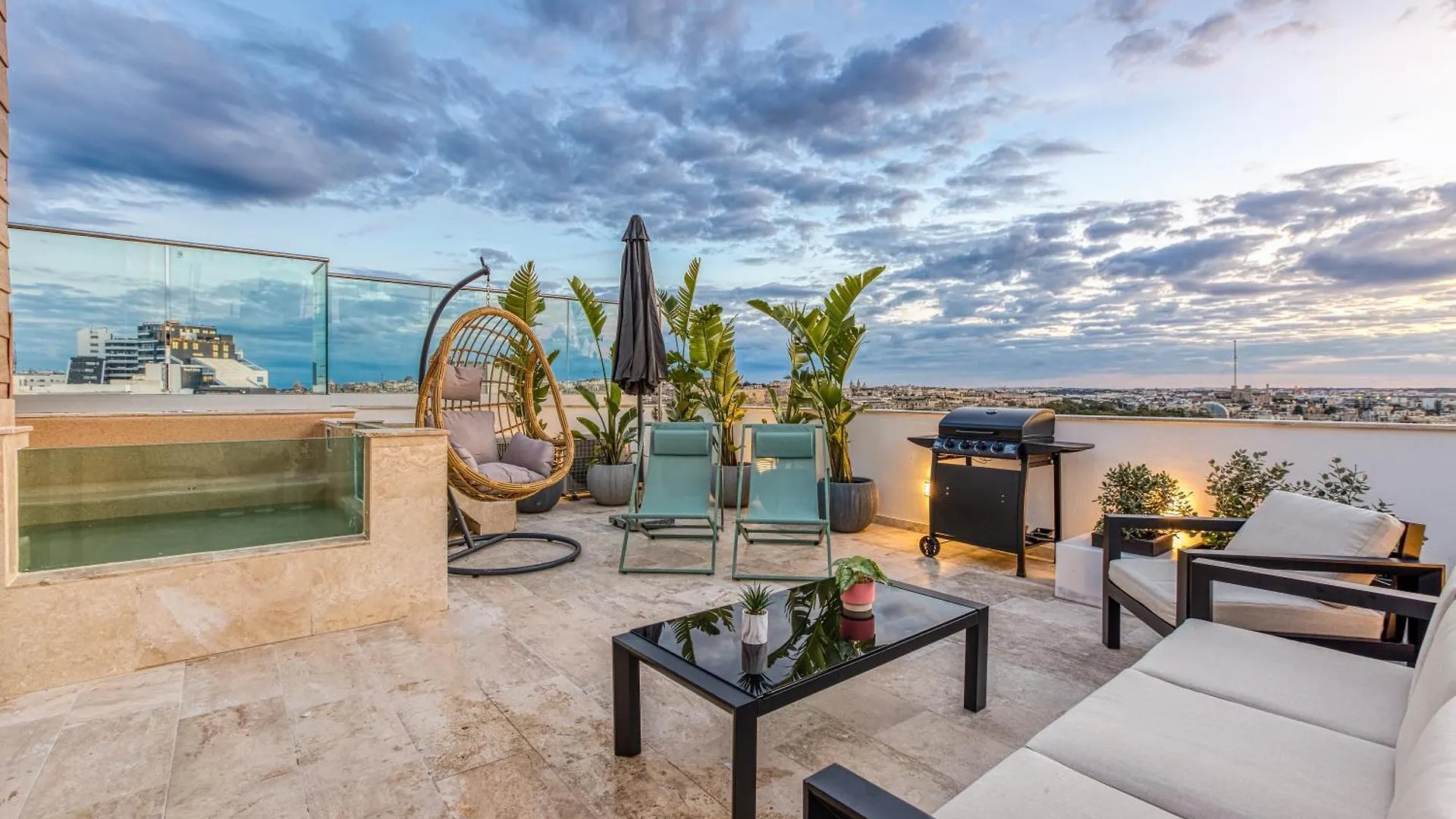 Sliema Mainstreet Designer Suite 12 With Shared Rooftop Pool And Bbq Apartment