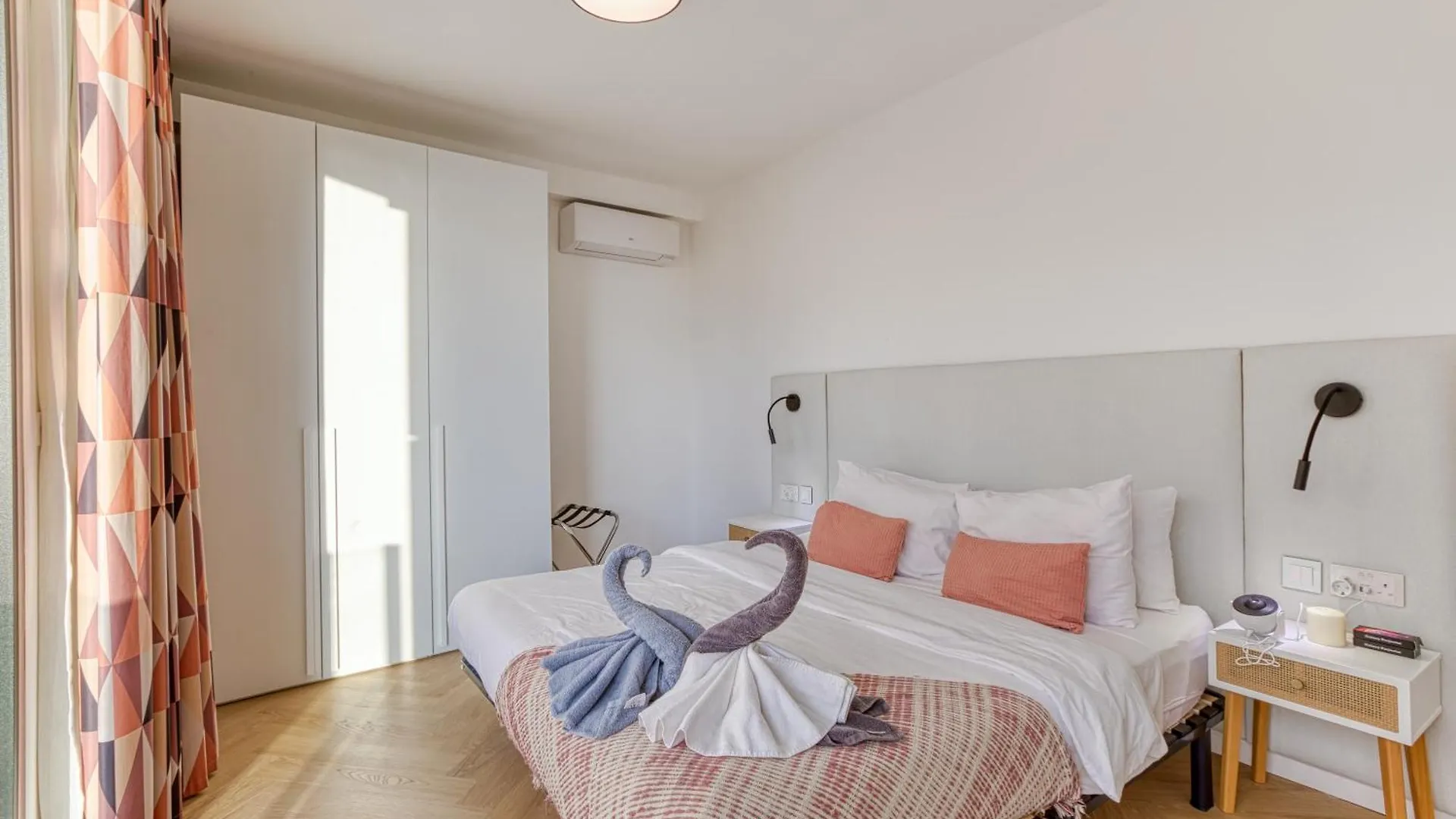 Sliema Mainstreet Designer Suite 12 With Shared Rooftop Pool And Bbq Malta