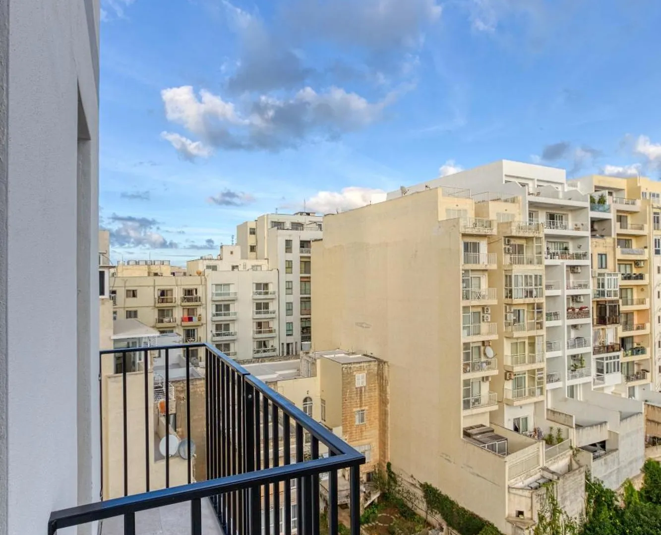 Apartment Sliema Mainstreet Designer Suite 12 With Shared Rooftop Pool And Bbq Malta